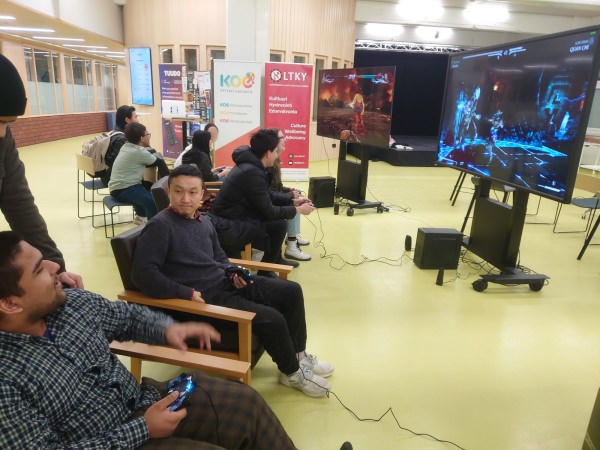 Vielä enemmän jälki pelaamista Super Street Fighter 2 Turbo Lahti Fisticuffs Turnauksessa LAB-Ammattikorkeakoululla. Lahti FGC tehnyt