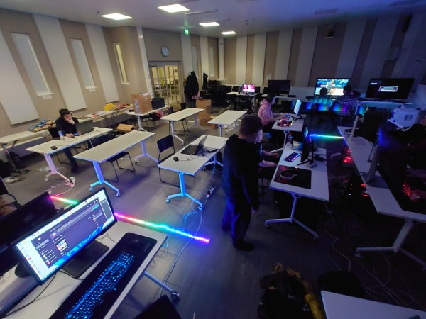 Kaptam Winter Lanien aloitus Lahden Tiedepuistossa. Kaptam Gamers järjestämä