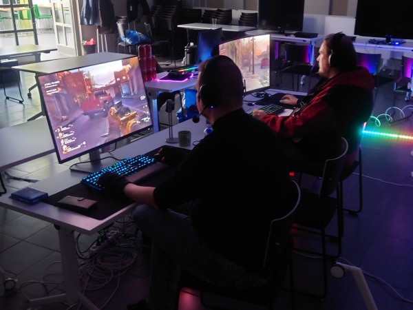 Kaptam Winter Lanien keskikohta Lahden Tiedepuistossa. Kaptam Gamers järjestämä