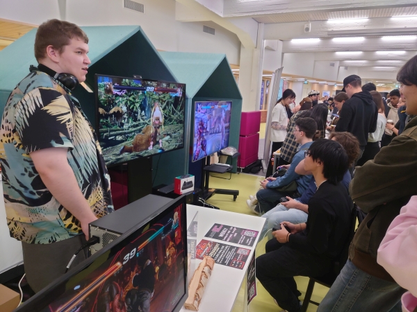 Opiskelijamessut Lahden ammattikorkeakoululla LAB:illa. Lahti FGC ständi