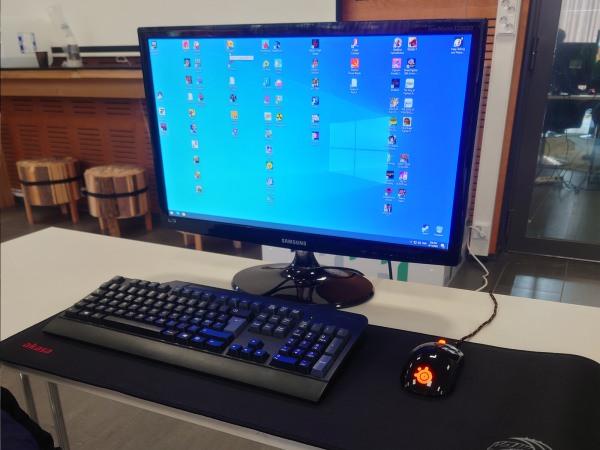 Näppäimistö ja hiiri setup Lahden tiedepuistossa, Kaptam Gamers videopeliklubilla