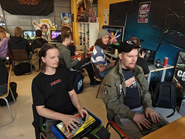 Toinen kuva Lahti FGC:n taistelupeliyhteisön viikkotapahtuman otteluista